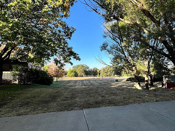 3rd image of 6711 Holmes Ct