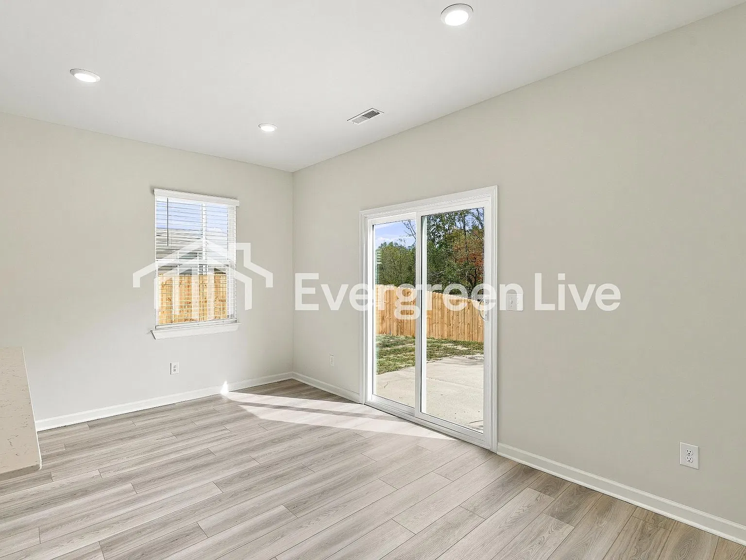 4 bed, 2.5 bath, 1828 sqft, $1,755 — Photo 4