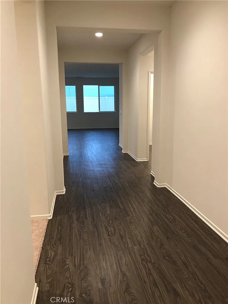 4 bed, 2103 sqft, $3,000 — Photo 2