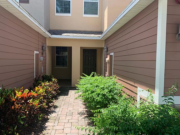 3rd image of 1370 Priory Cir