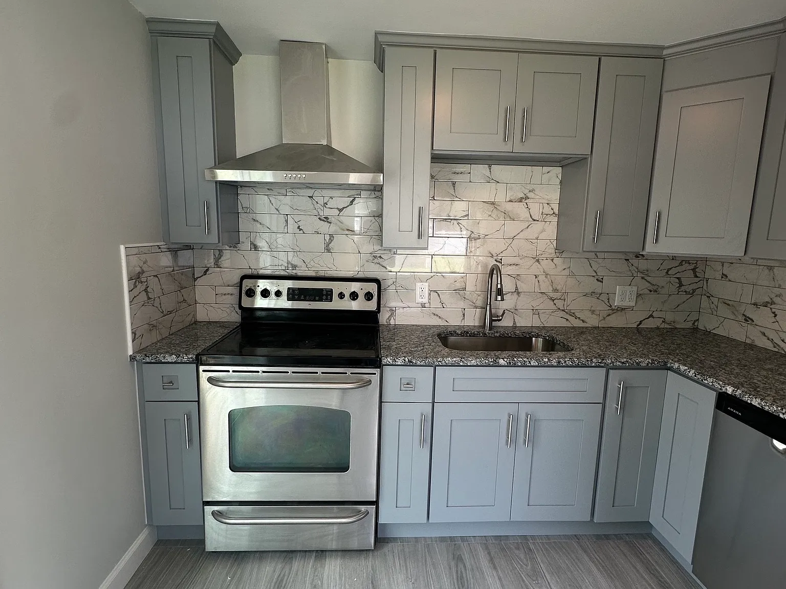 2 bed, 1.5 bath, 1952 sqft, $2,200 — Photo 3