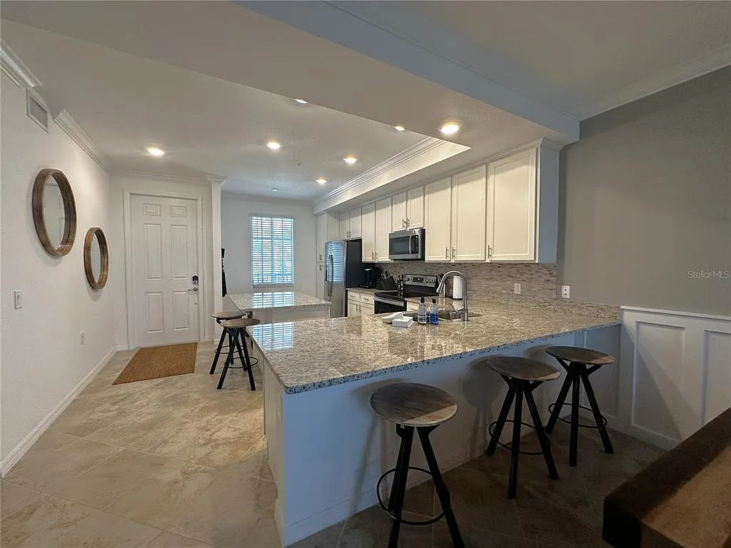 2 bed, 2.0 bath, 1120 sqft, $6,000 — Photo 4