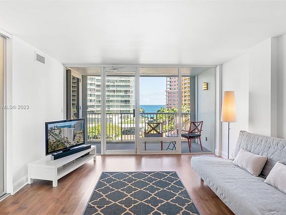 4th image of 2200 NE 33rd Ave APT 7G