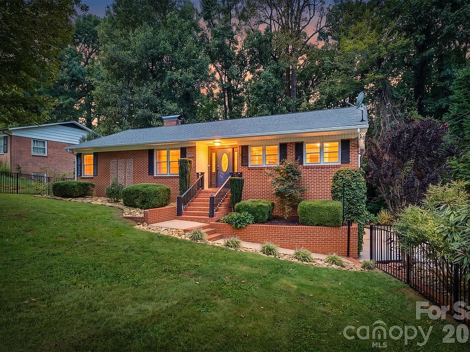 1st image of 146 Maehill Pl SW
