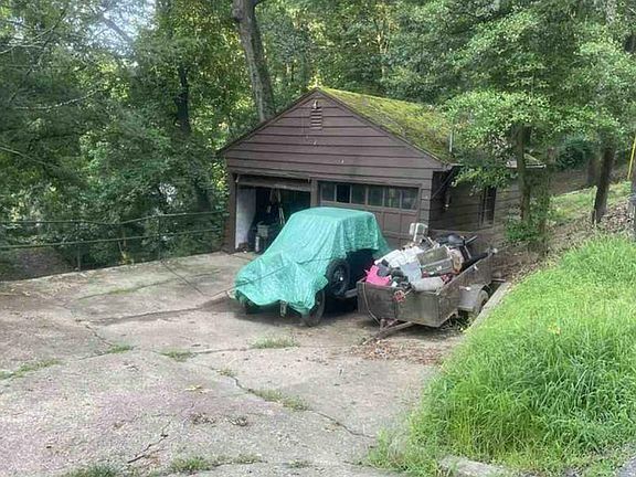 4th image of 635 Wood Rd