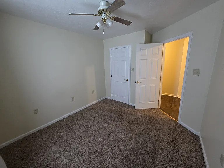 Manor Dr — Photo 8