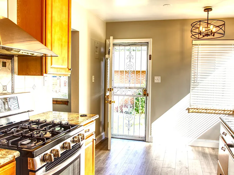 2870 Grape St — Photo 5