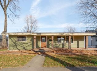 614 3rd St SW, Waverly, IA 50677