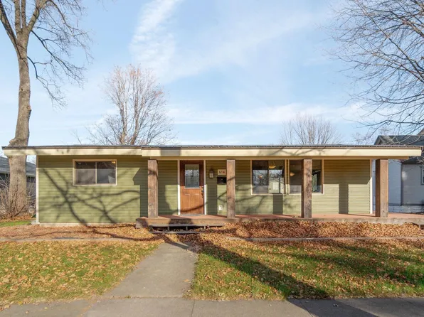 614 3rd St SW, Waverly, IA 50677