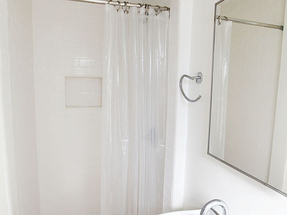 4th image of 858 Lincoln Blvd APT 6