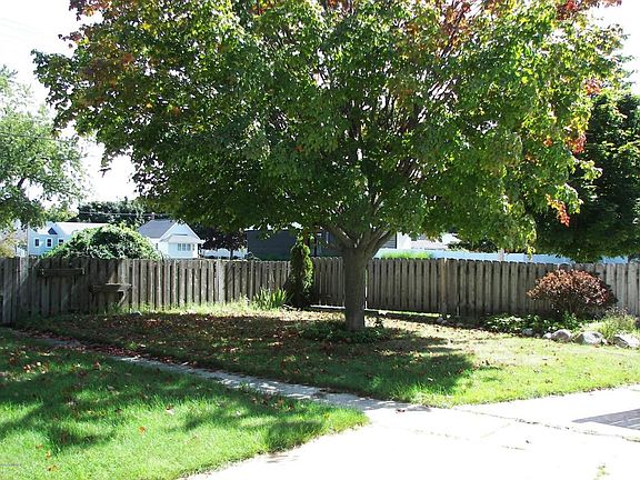 2nd image of 502 N Lewis St