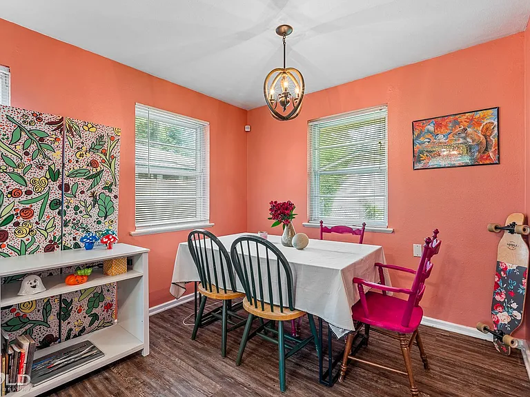 818 E Washington St — Photo 17