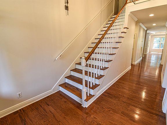 4th image of 4141 Midway Ln