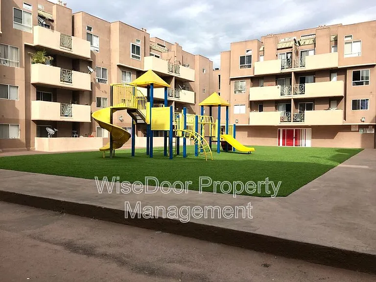 450 E 4th St #311 — Photo 22