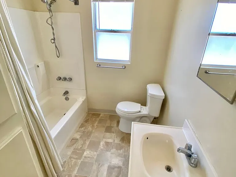 1319 Wilson Ave — Photo 11