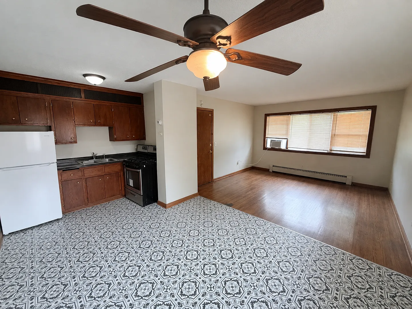 Updated 2-Bedroom NE Minneapolis Apartment with/ Off-Street Parking! — Photo 3