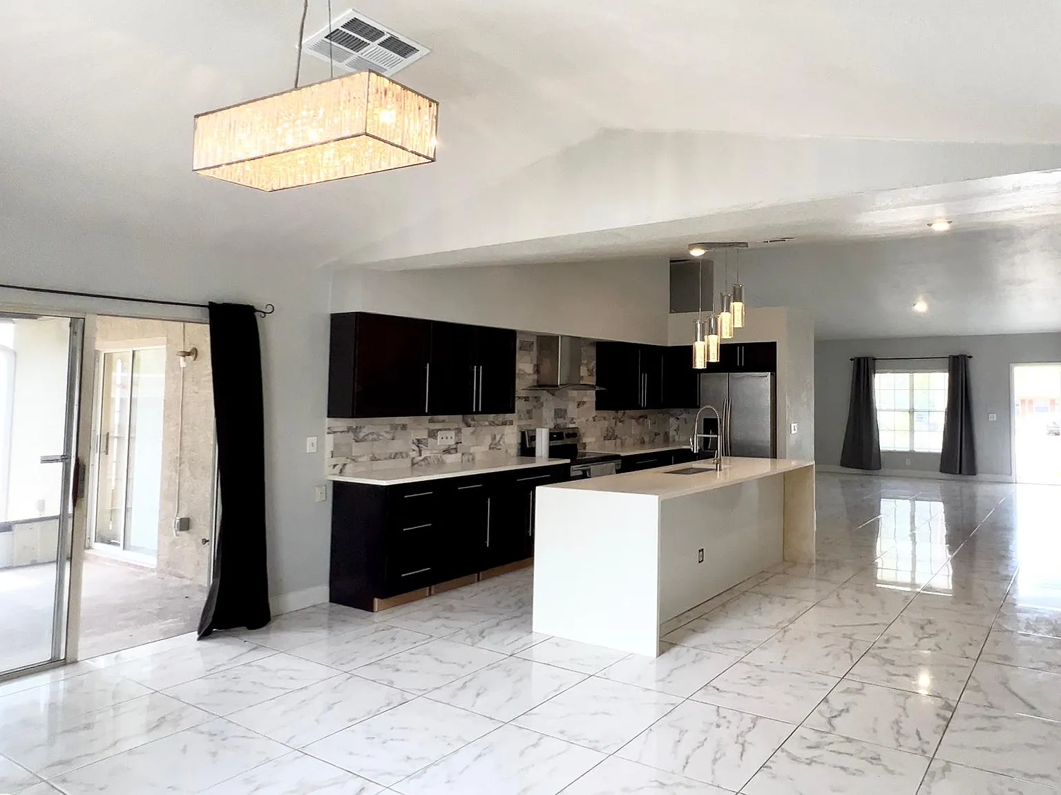 1217 E Lemon St — Photo 2