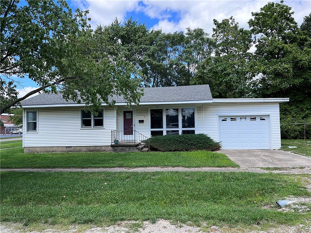 420 W 1st St, Saint Elmo, IL 62458 Zillow
