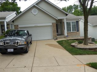 3276 Country Hollow Dr, Saint Louis, MO 63129