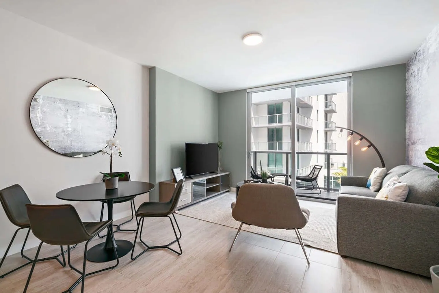 1 bed, 1.0 bath, $4,589 — Photo 3