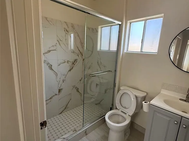 1115 W Alhambra Rd — Photo 3