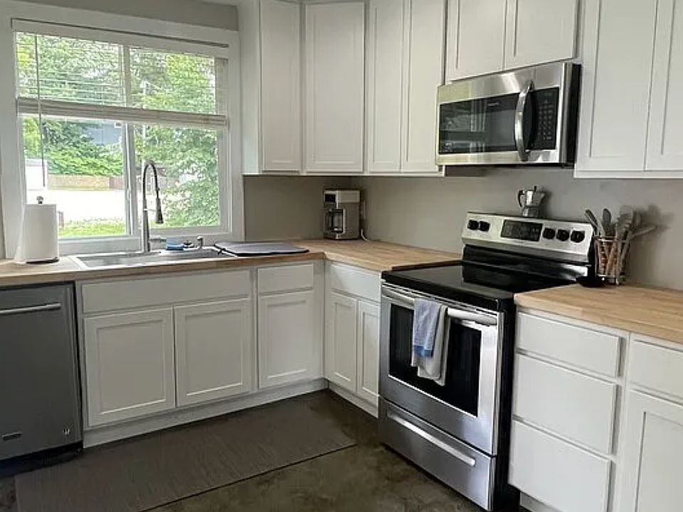 1st image of 68434 Ginger St