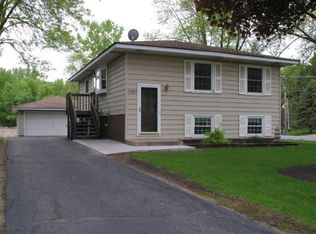 1540 5th St, White Bear Lake, MN 55110