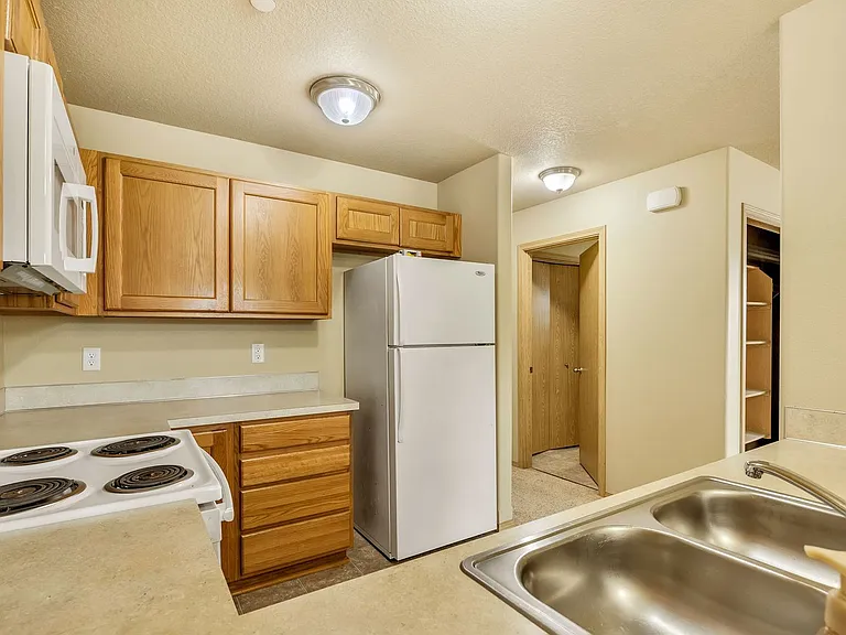 2037 SE Huckleberry Ave — Photo 10