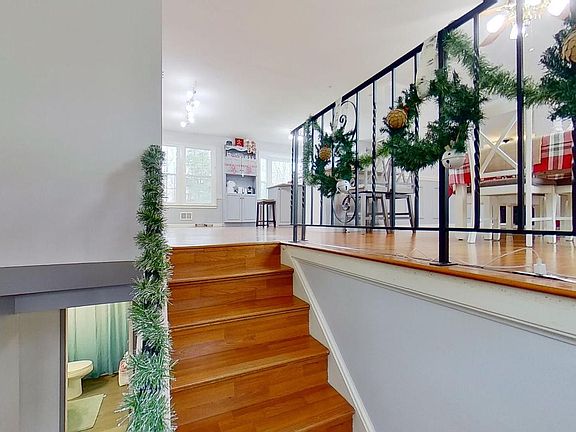 3rd image of 508 Dogwood Ct