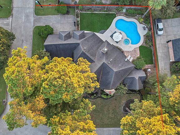 3rd image of 2103 Seven Maples Dr