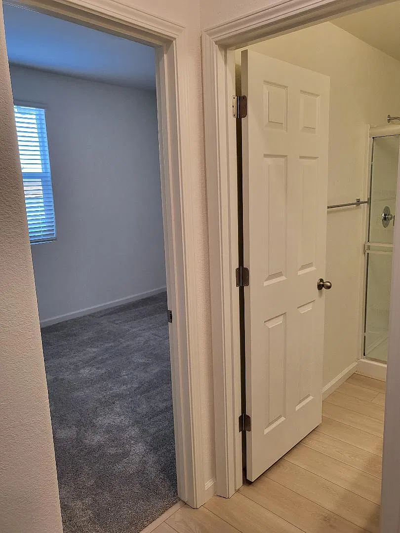 5 bed, 2551 sqft, $3,800 — Photo 4