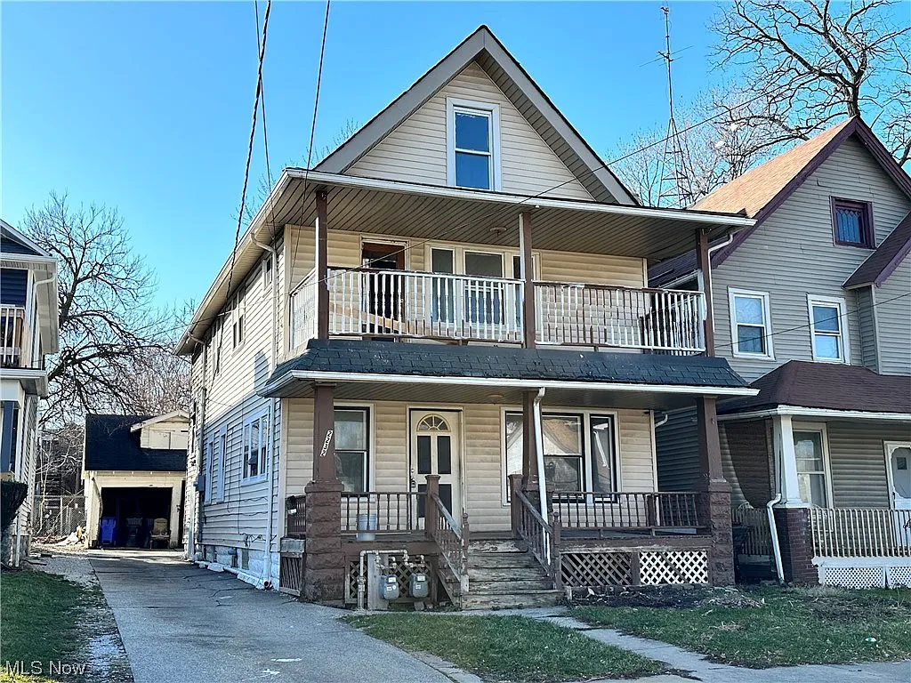 2232 W 104th St photo 1