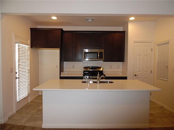 4th image of 9128 Emerald Pearl Ct
