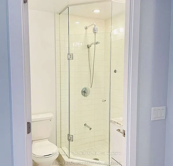 2221 Yonge St #1007 — Photo 6
