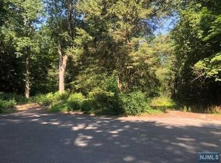 17 Westerly Rd, Saddle River, NJ 07458