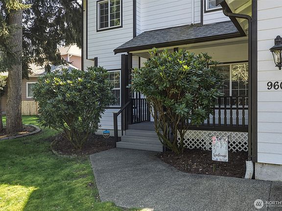 3rd image of 9603 Amanda Drive NE