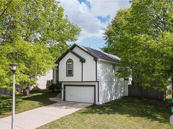 5009 Payne St, Shawnee, KS 66226