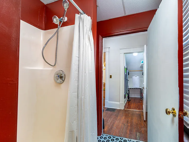 1504 W Friendly Ave #A — Photo 35