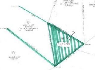 90 Mariners Point Ln, Hickory, NC 28601