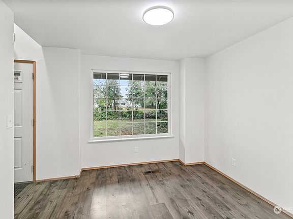 3rd image of 139 NE McWilliams Court
