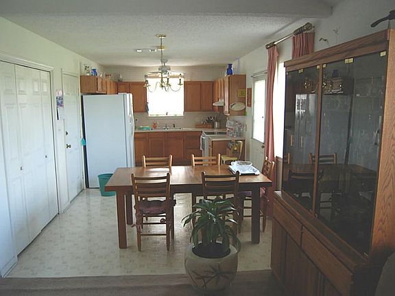 3rd image of 1106 Wisteria St