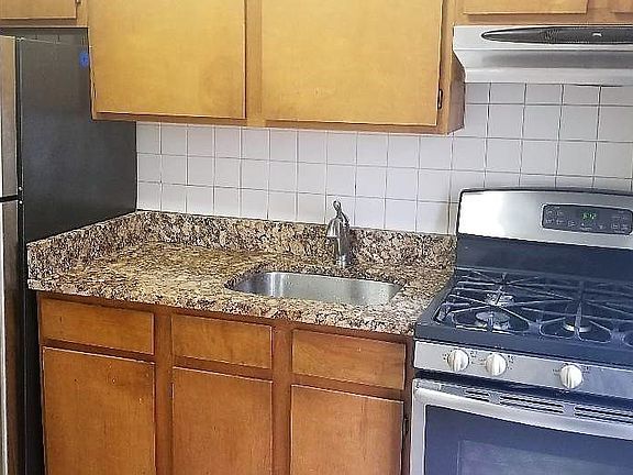 4th image of 2515 34th St APT 2R