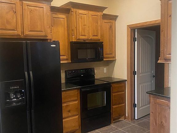 3rd image of 1225 NE Red Rock Dr