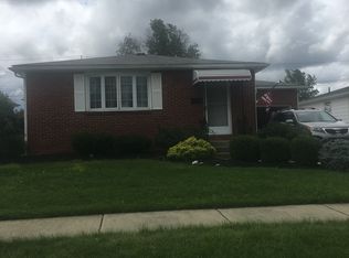 21 Oakwood Dr, Cheektowaga, NY 14227