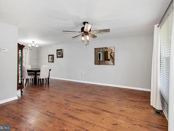 4th image of 919 Harlan Ave