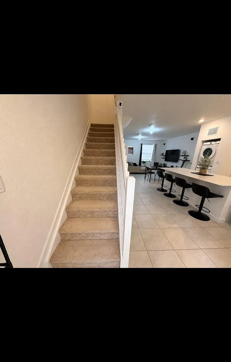 3 bed, 2.5 bath, 1330 sqft, $2,300 — Photo 2