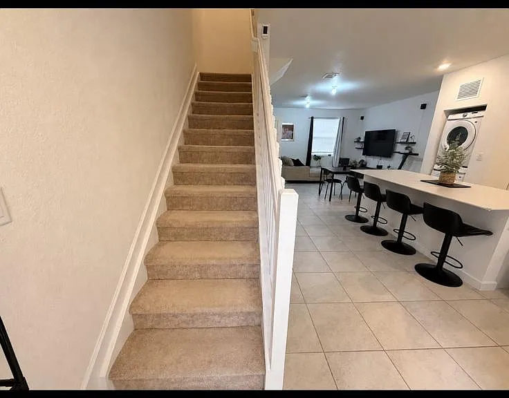 126 SE 11th Ct — Photo 2