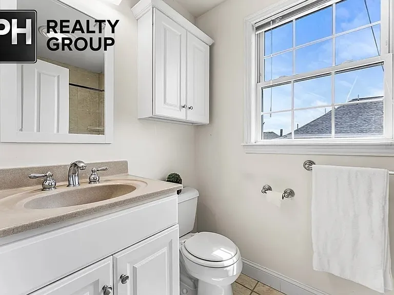 30 Russell St #5 — Photo 18