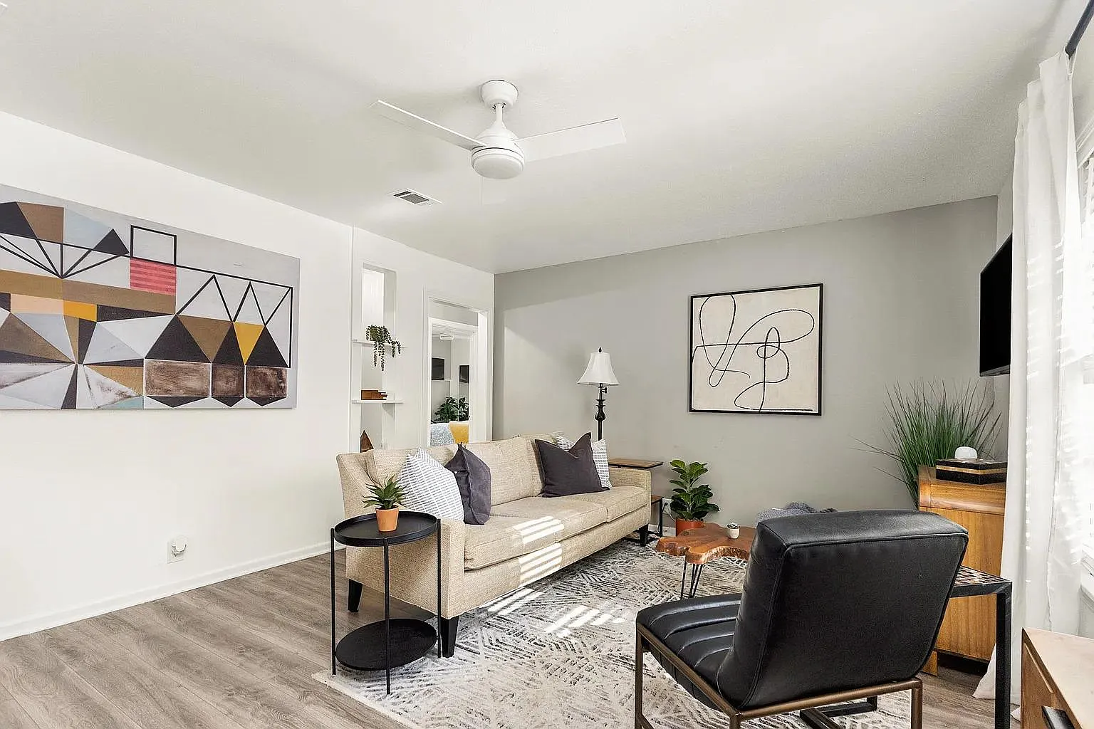 2 bed, 1.0 bath, 810 sqft, $1,950 — Photo 3