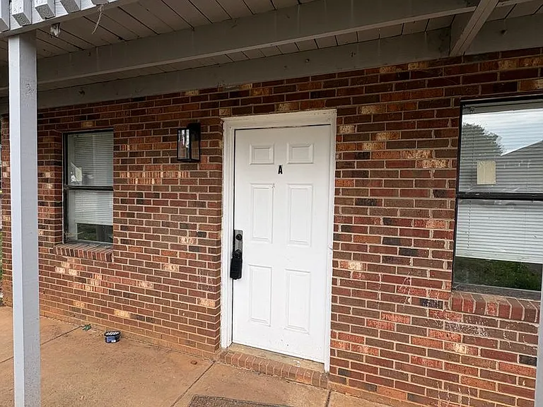 818 Meadow Ridge Ct — Photo 1